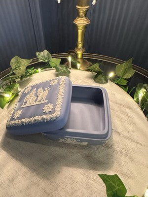 Square Box w Lid Cream Colour on Wedgwood Blue Jasperware jewellery box