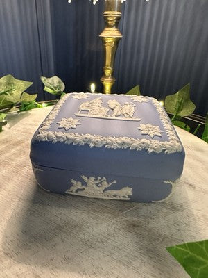 Square Box w Lid Cream Colour on Wedgwood Blue Jasperware jewellery box