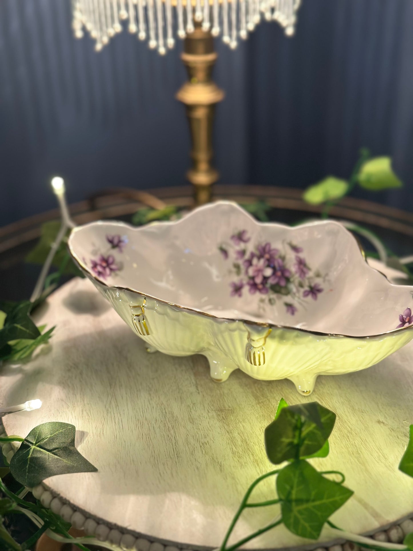 Aynsley "Wild Violets" shell-shaped dish "Sweet Violet" pattern