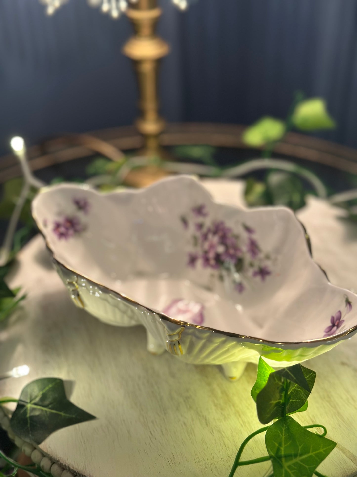 Aynsley "Wild Violets" shell-shaped dish "Sweet Violet" pattern