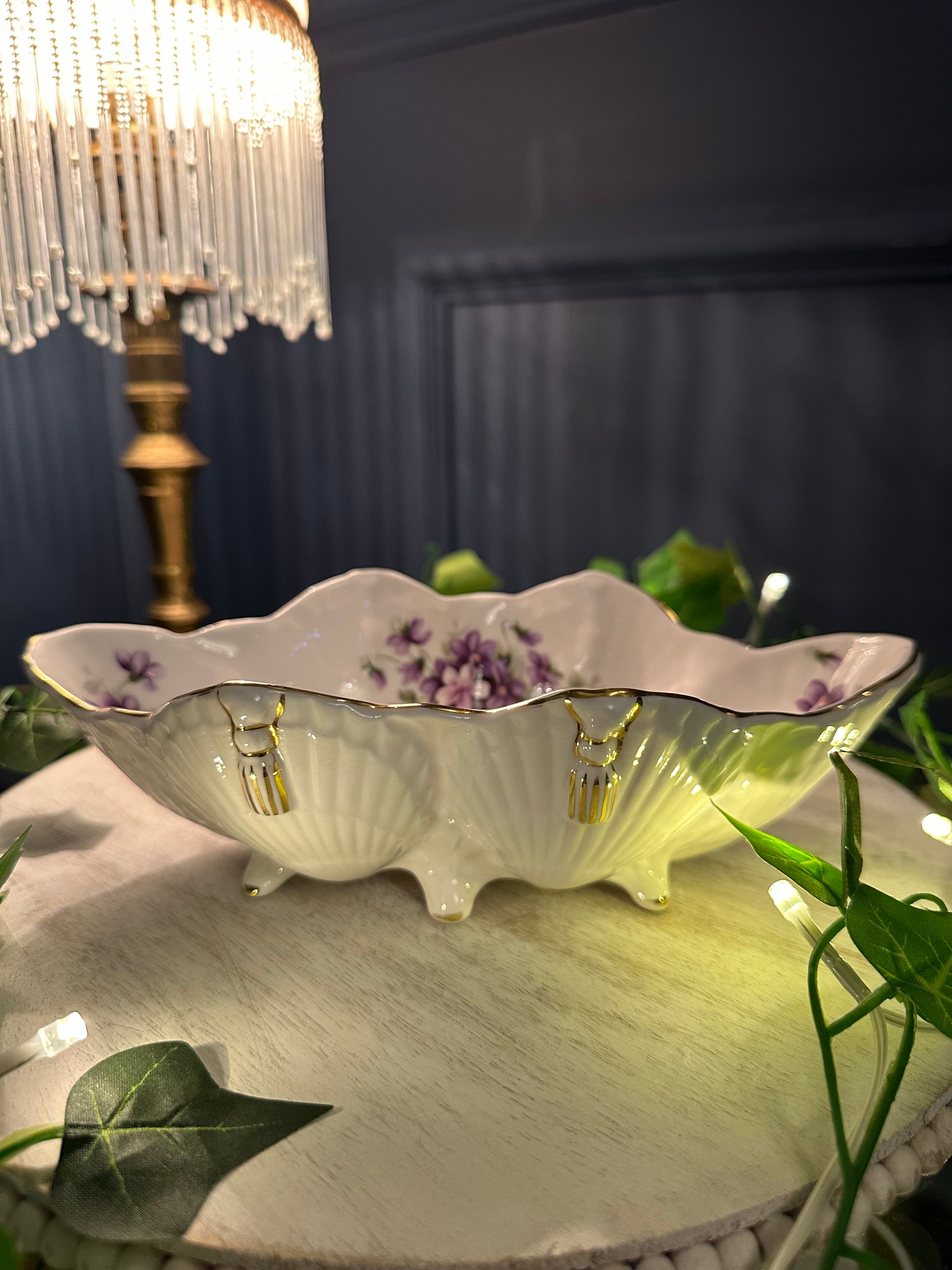 Aynsley "Wild Violets" shell-shaped dish "Sweet Violet" pattern