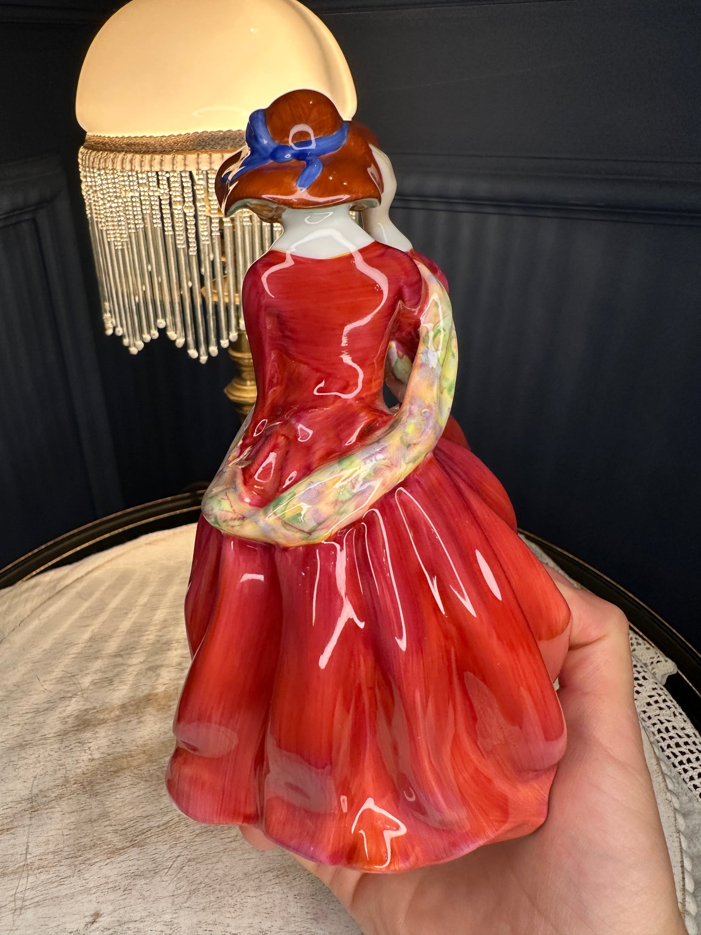 Royal Doulton Figurine “Top o’ the Hill” HN 1834 – Vintage English Porcelain Lady (1937)