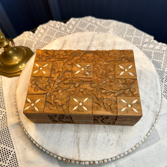 Hand Carved Wooden Jewelry Box with Floral Inlay – Vintage Decorative Keepsake Box